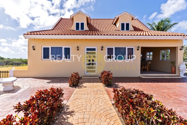Charming Aruban Rental Home in Shiribana