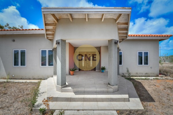 Avenida Milio Croes Residence
